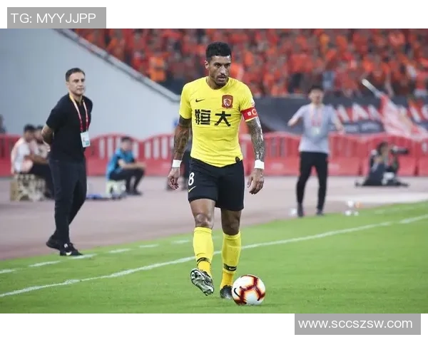 足球星视界陈宁深度解读绿茵赛事洞察战术走势揭示精彩瞬间